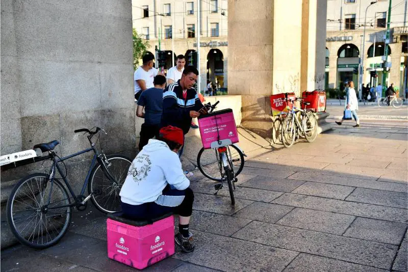 Cibo a casa e fattorini Adesso serve una legge ad hoc