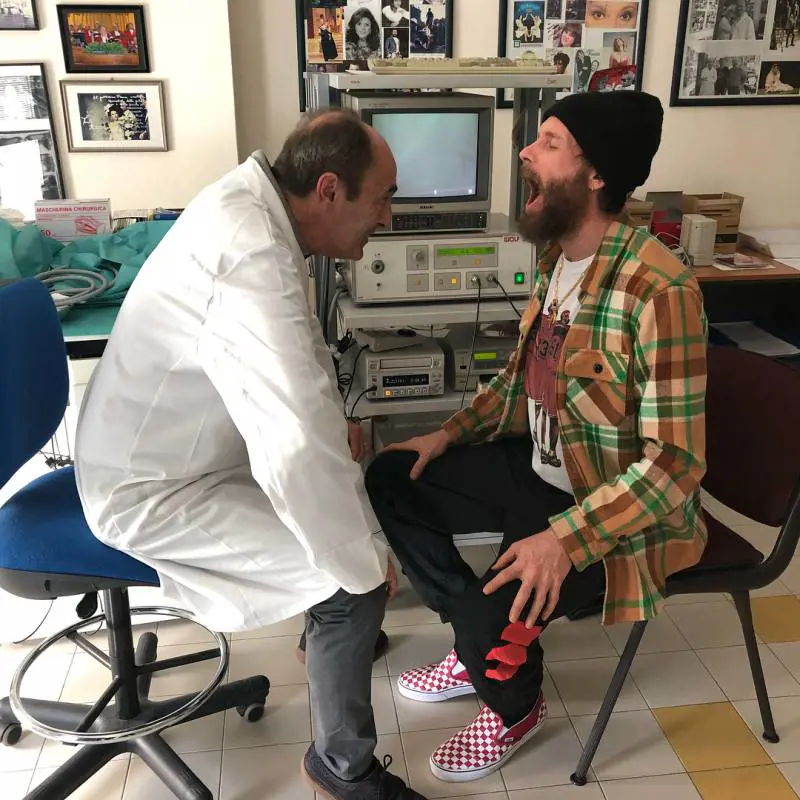 Jovanotti annulla concerto di Bologna: problema a corde vocali