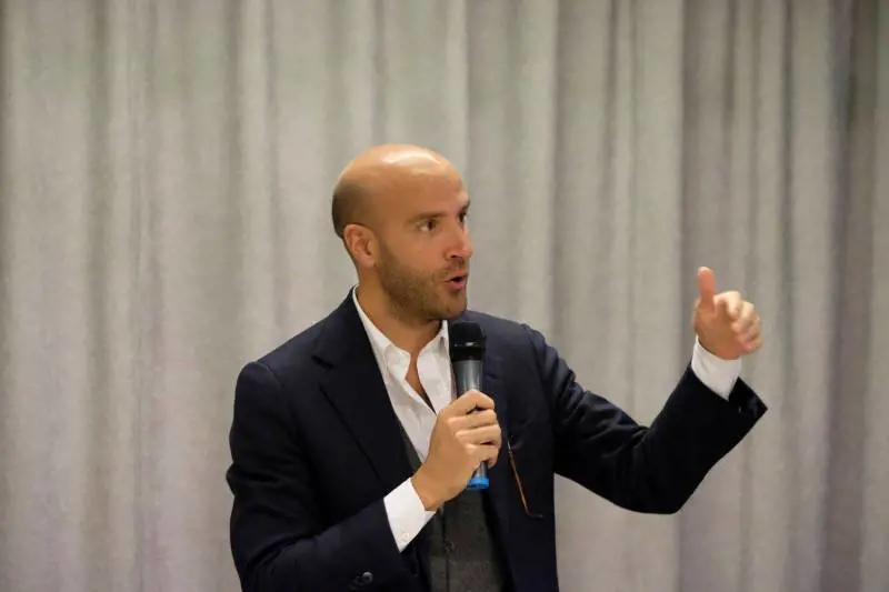 Filippine, Duterte espelle l'europarlamentare del Pd Filibeck