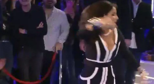 Domenica Live, incidente sexy per Aida Nizar