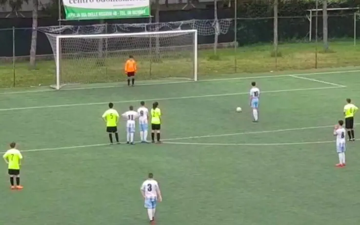 Il 13enne che da una lezione ai Rigore inesistente, sbaglia volontariamente. ​Ecco il 13enne che da lezioni ai campioni