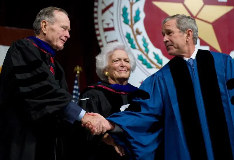 Addio a Barbara Bush First lady e madre di due presidenti Usa