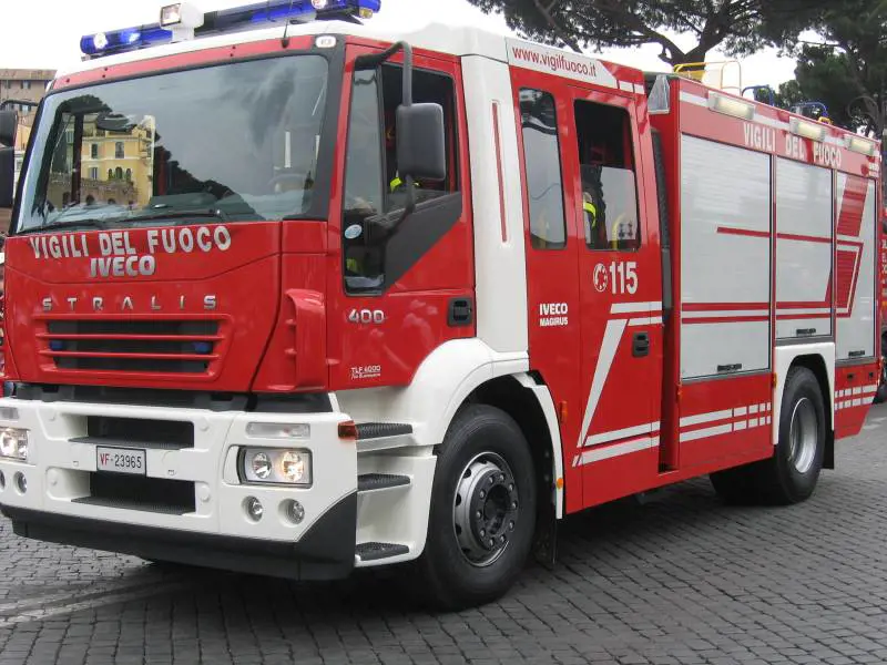 Paura a La Spezia: incendia macchia mediterranea con una sigaretta