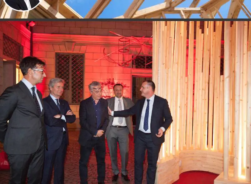 FederlegnoArredo celebra la creatività con gli "abbracci urbani"