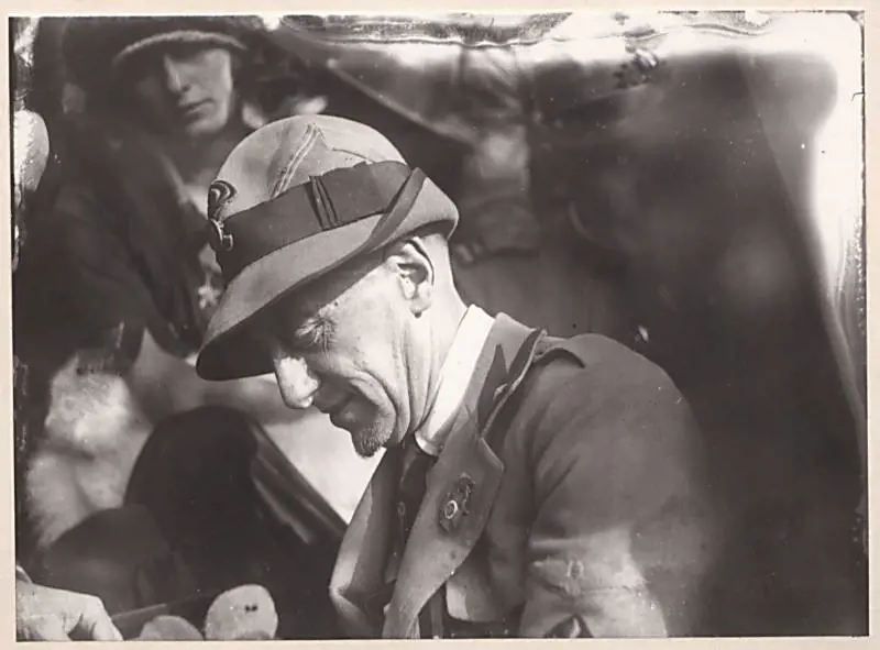 "Mio caro Mussolini, vergognatevi! E sgonfiate la pancia che vi opprime"