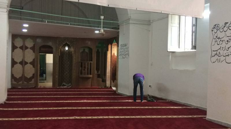 La sala della preghiera nella moschea di via Corradino di Svevia a Napoli