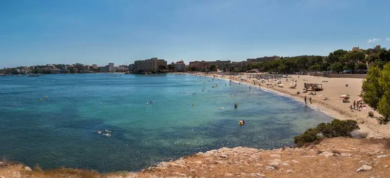 Maiorca, turiste violentate in spiaggia: caccia agli aggressori