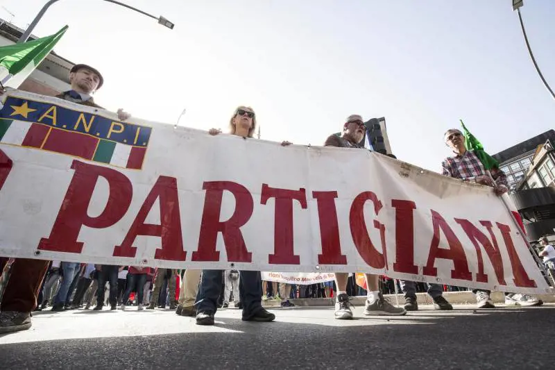 L'Anpi caccia l'ultimo Savoia. E umilia il re che fece l'Italia