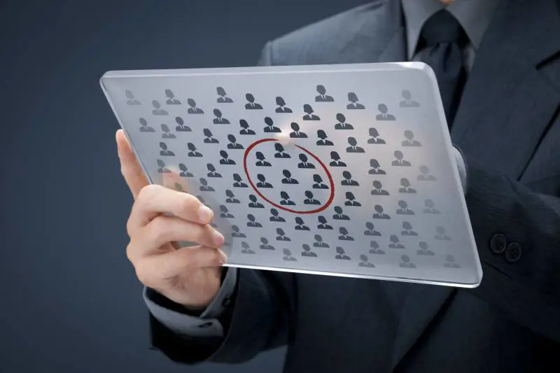 Il suicidio della politica Ora è capro espiatorio di promesse impossibili