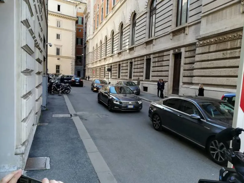 Le 2400 auto blu fantasma stanate da Brunetta