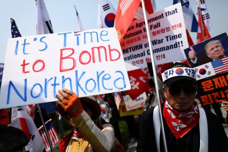 FOTO Vertice KimMoon, la folla protesta