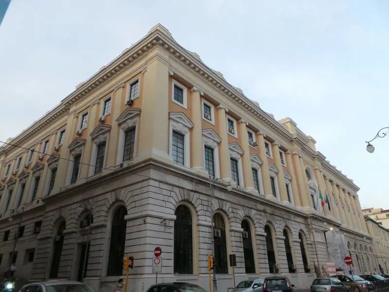 Il Ministero deve risarcire un bidello di Salerno, precario a 66 anni