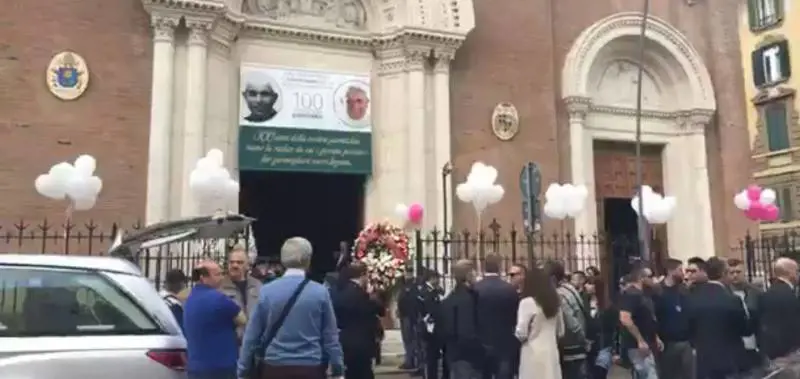 L'ultimo saluto a Pamela "Barbarie, adesso giustizia"