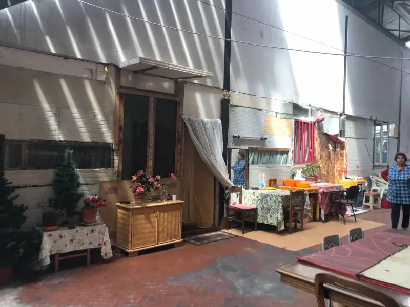 Sporcizia e droga, l'ex fabbrica occupata nella Firenze di Nardella