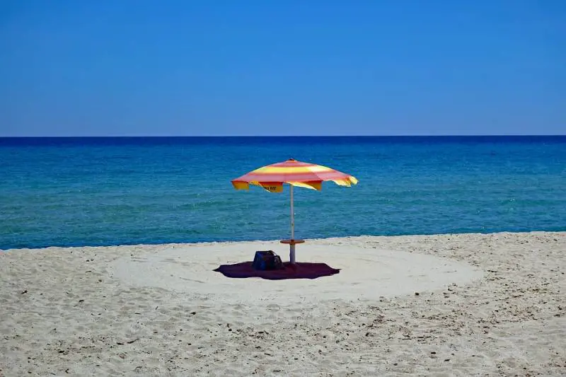 Scandalo a Jesolo, sesso sul pontile in pieno giorno: il video finisce in rete