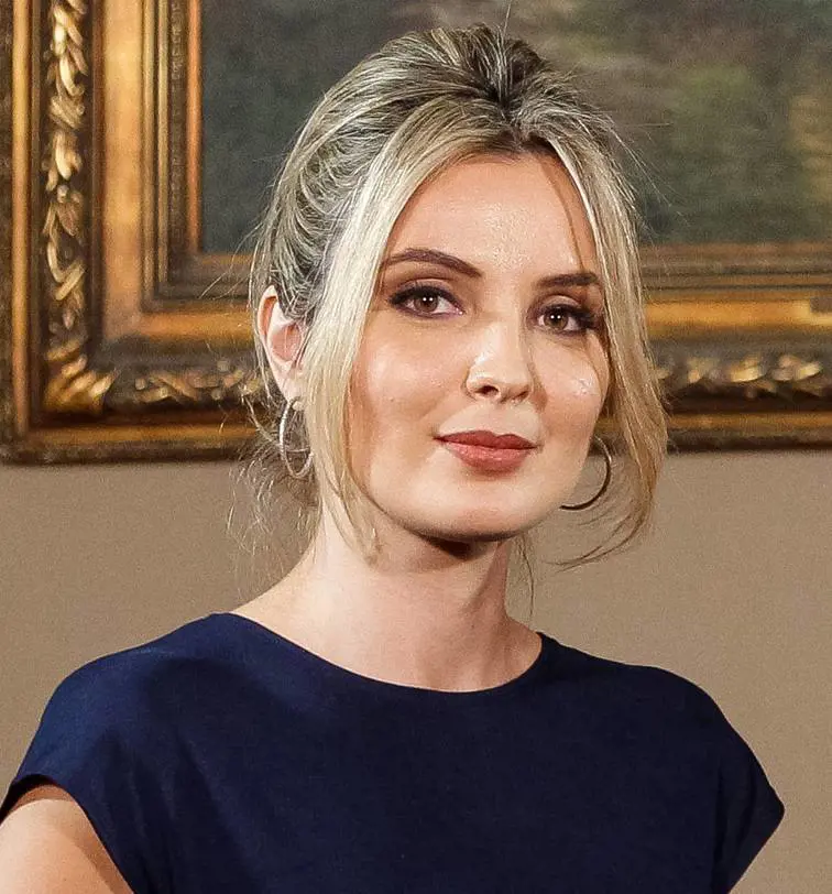 Brasile, la first lady si tuffa in acqua e salva il cane