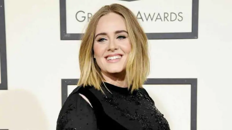 Il padre rinnegato da Adele lavora per 60 euro al giorno