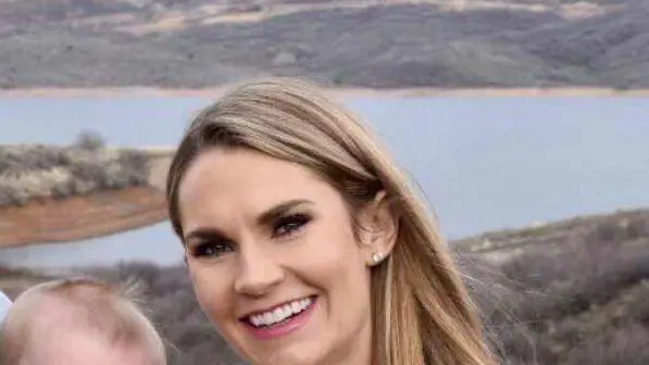 "Scusi ma lei quante tette ha?". Umiliata dall'American Airlines per un tiralatte