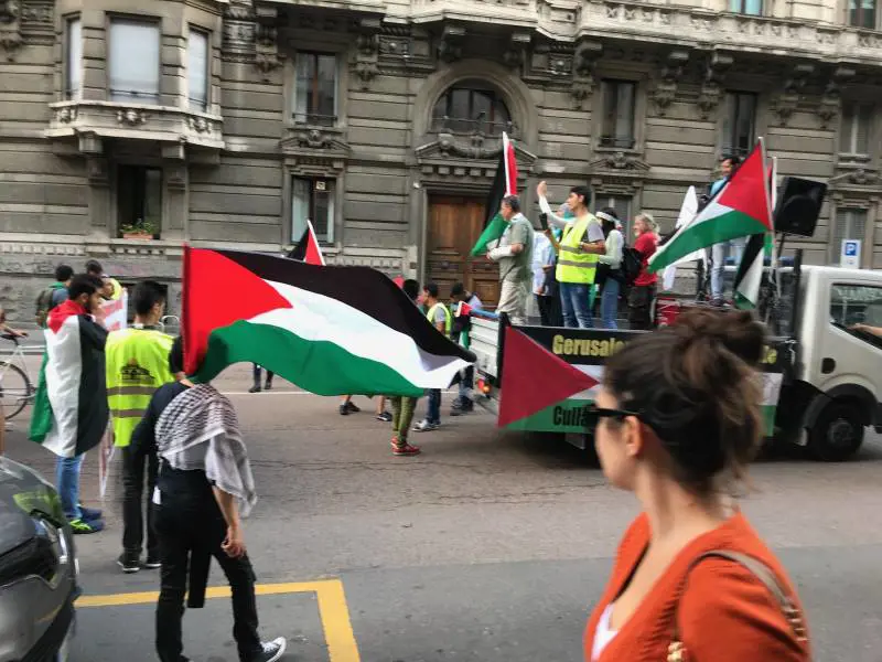 Tornano i cortei dell'odio in centro. E i bimbi al megafono invocano l'intifada