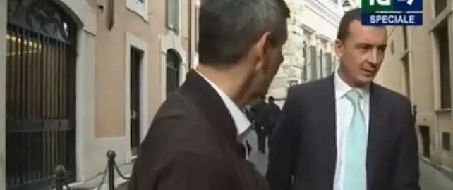 Il fuori onda di Casalino E Mentana blocca tutto