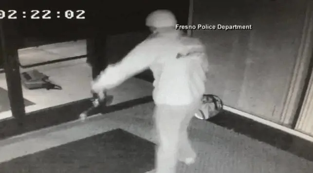 California, balla il moonwalk dopo il colpo e viene identificato