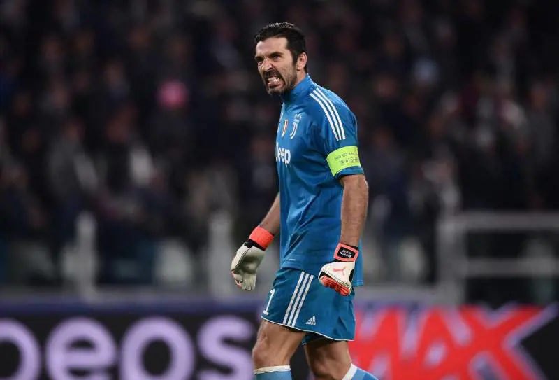 Juventus, Buffon e Lichsteiner salutano. Il portiere: "17 anni fantastici"