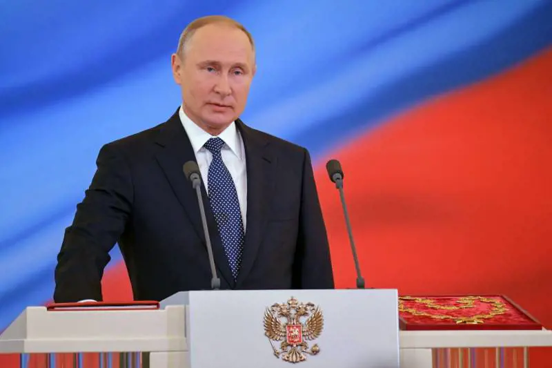 Putin sigla il patto con i sauditi: aumenterà la produzione di petrolio