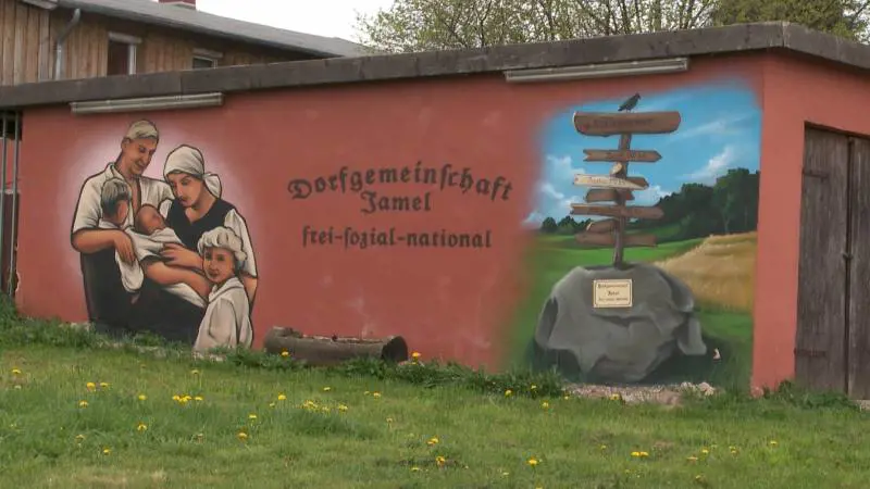 Quel villaggio in mano ai neonazi: "Siamo i contadini del Reich"
