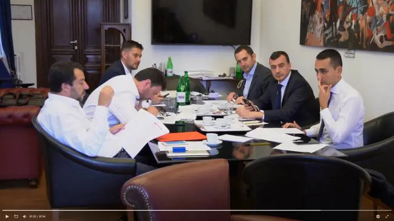 Il voto on line solita farsa Sì al programma dal 94%