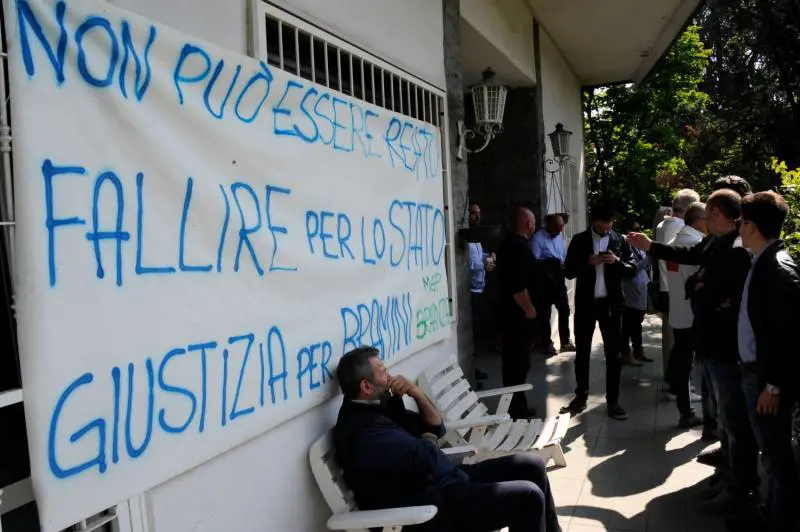 Fallisce perché lo Stato non paga: imprenditore sfrattato dagli ufficiali giudiziari