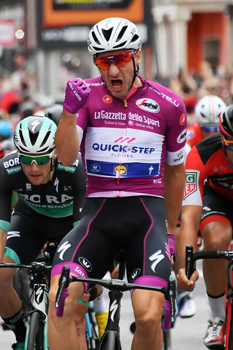 Viviani fa tris e trova il riscatto. Aru lo cerca sullo Zoncolan