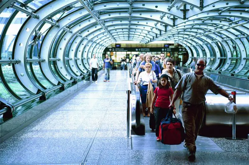 Aggressione in aeroporto: voleva prendere aereo con biglietto del treno
