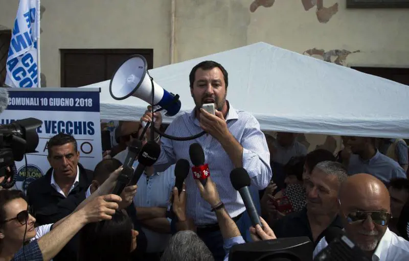 Grillini al voto nei gazebo padani