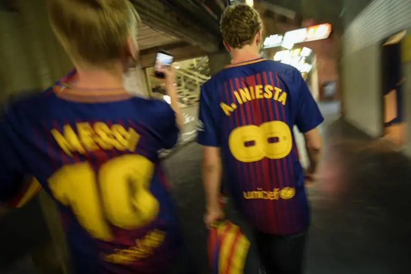Barcellona in tour: uomini in business, donne in economy