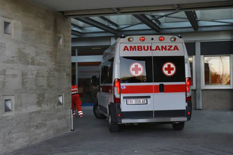 Ingoia hashish in casa, ricoverata a soli 18 mesi: arrestato il papà