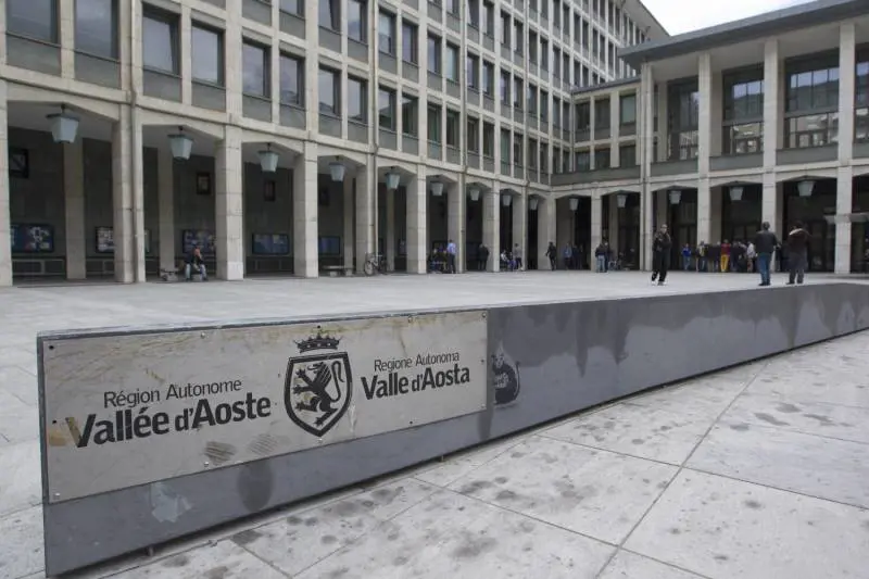 Val d'Aosta, vola la Lega: il Pd corre solo e tracolla