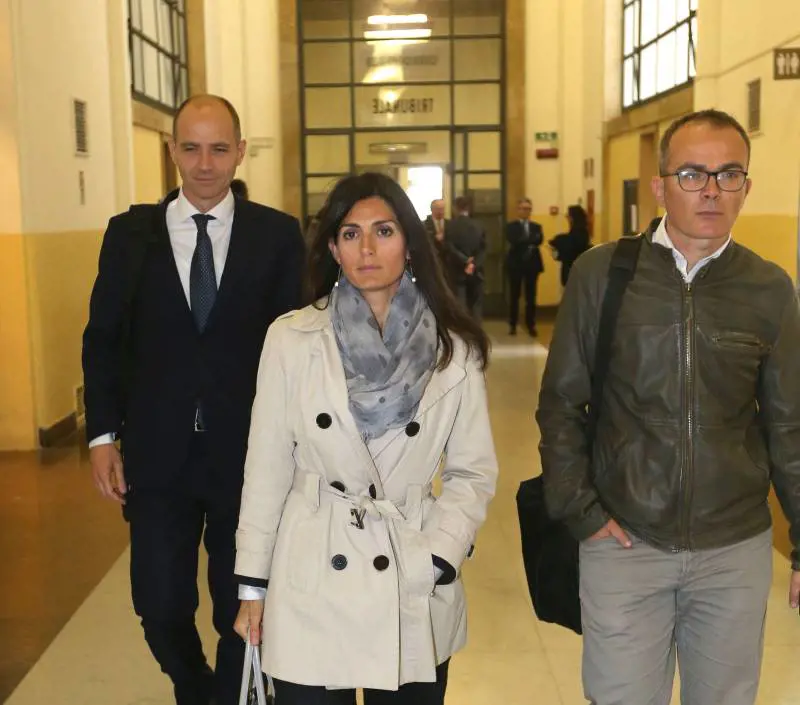 Raggi spiazzata: "Lanzalone me l'ha imposto Casaleggio"