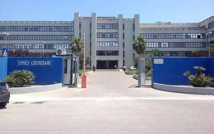 Bari, il palazzo di giustizia non è a norma e rischia di crollare