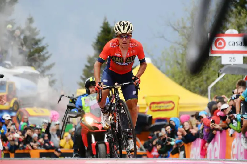 Ciclismo, Pozzovivo investito da un'auto: addio alla Vuelta di Spagna