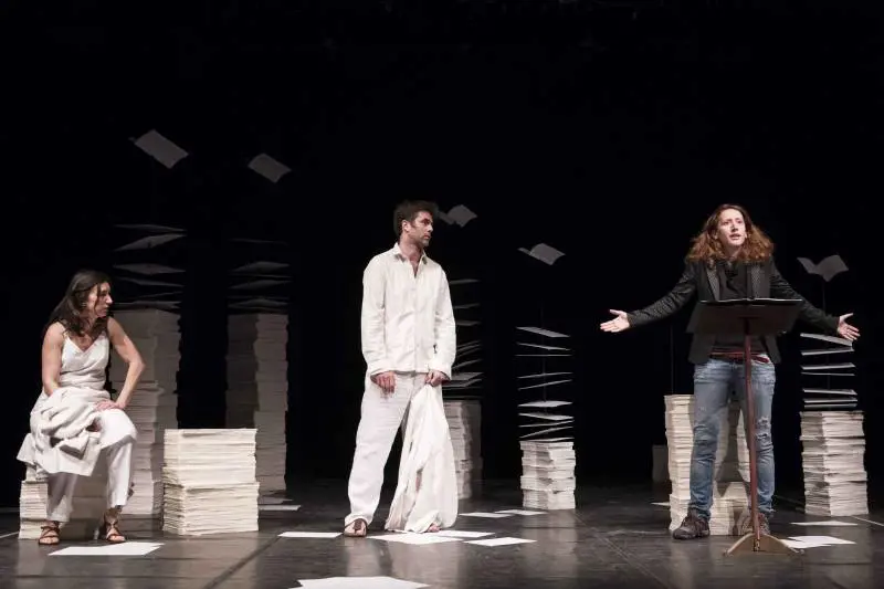 "Lontana dal Ringhiera ma sempre vicina al grande Shakespeare"