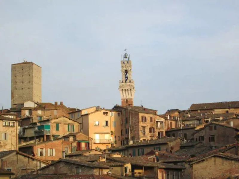 Siena, centrosinistra diviso e grillini assenti: il centrodestra ci crede