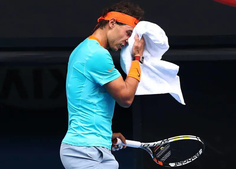 Il tennis fa la guerra all'asciugamano (e a Nadal)