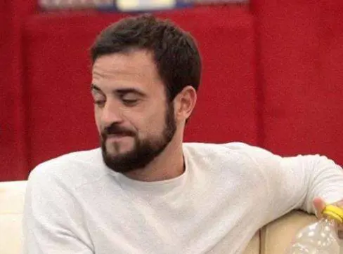 Gf, Danilo pensa di non essere ripreso: "Ho fatto sesso con un'amica di mia madre"
