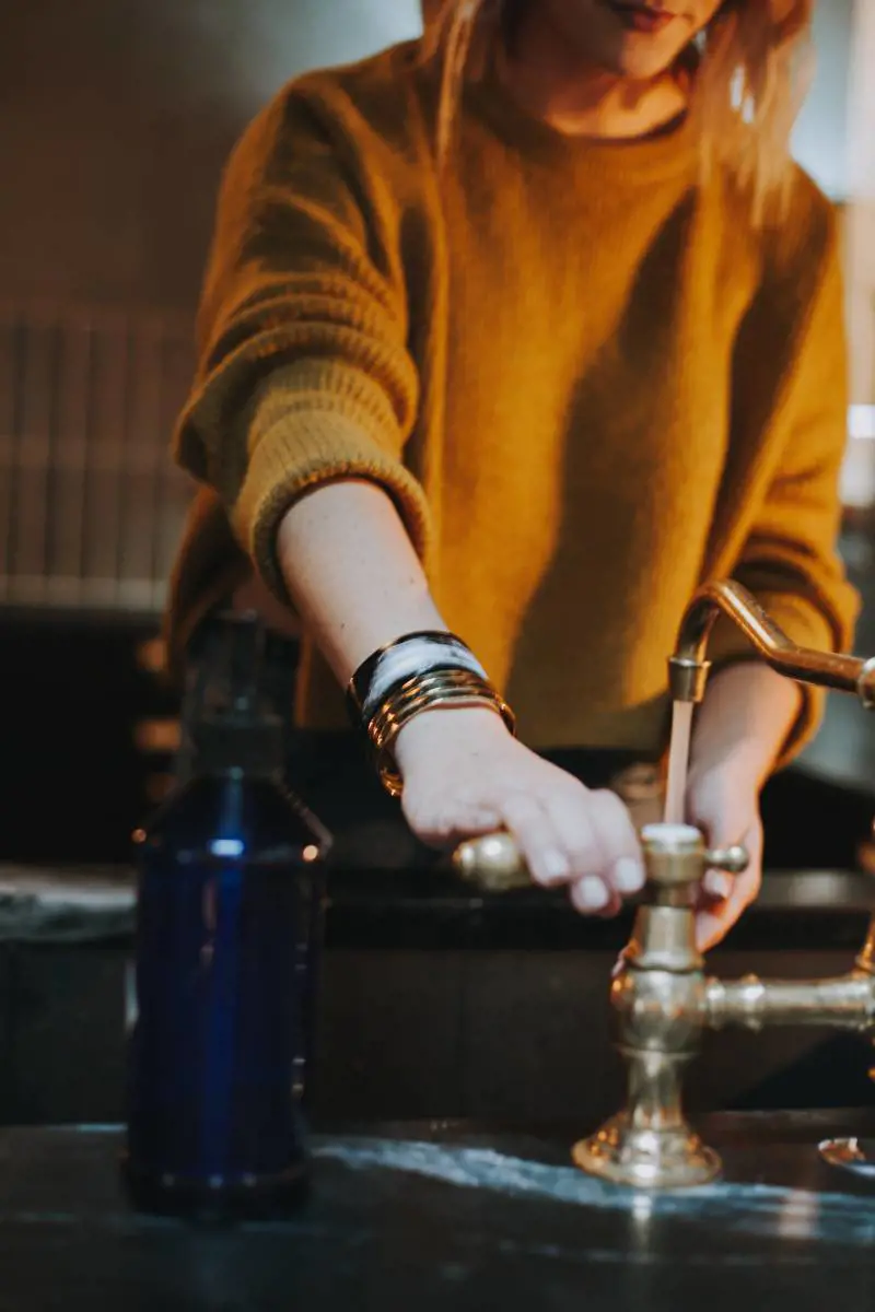 Asciugamani dei bagni pubblici: troppi batteri pericolosi