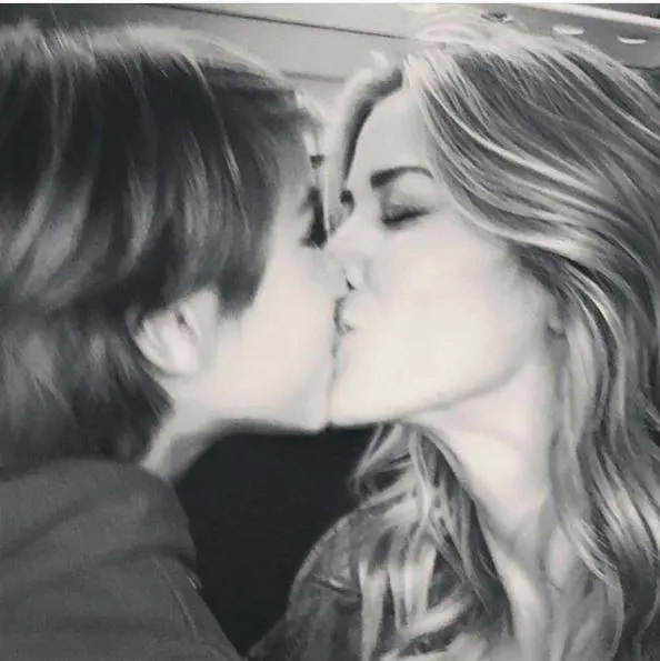 Elena Santarelli è furiosa: "Mai detto quelle cose su mio figlio"