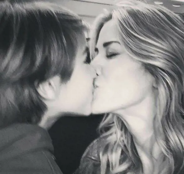 Elena Santarelli svela la malattia del figlio: "Ha un tumore cerebrale"
