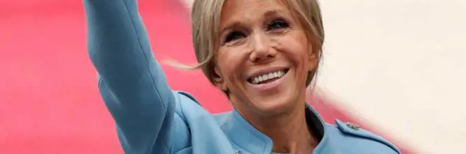L'indiscrezione: "La moglie di Macron si è sottoposta ad un segretissimo intervento di plastica al viso"