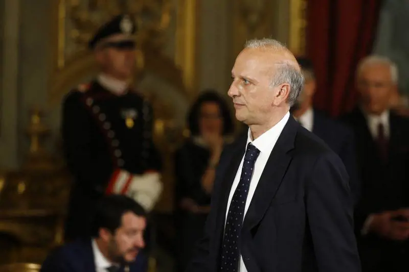 Bussetti "strappa" il questionario gender: "Il bullismo non si contrasta così"