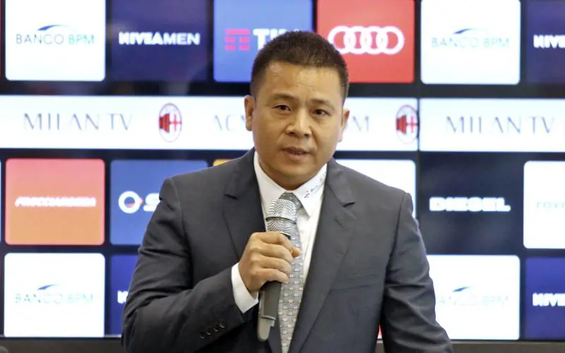 Milan, Yonghong Li non riesce a vendere: il club passa nelle mani di Elliott