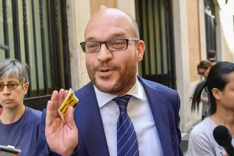 Il ministro Fontana: "Basta con il riconoscimento dei figli delle coppie gay"